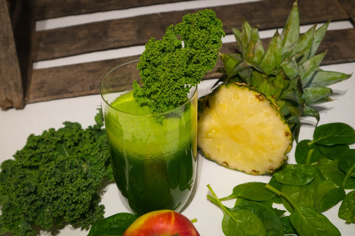 Suco Detox de Couve e Abacaxi